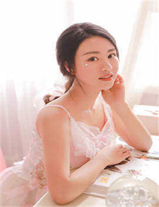 《美女裸露双乳给男生吃-吃奶哔哩哔哩》