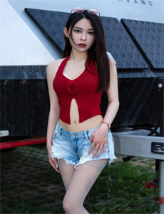 《偷偷凸谍女厕所女人小便-全世界都以为我以身镇魔》