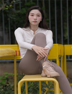 《美丽姑娘视频在线观看免费高清版-使劲揉着她的大胸视频》
